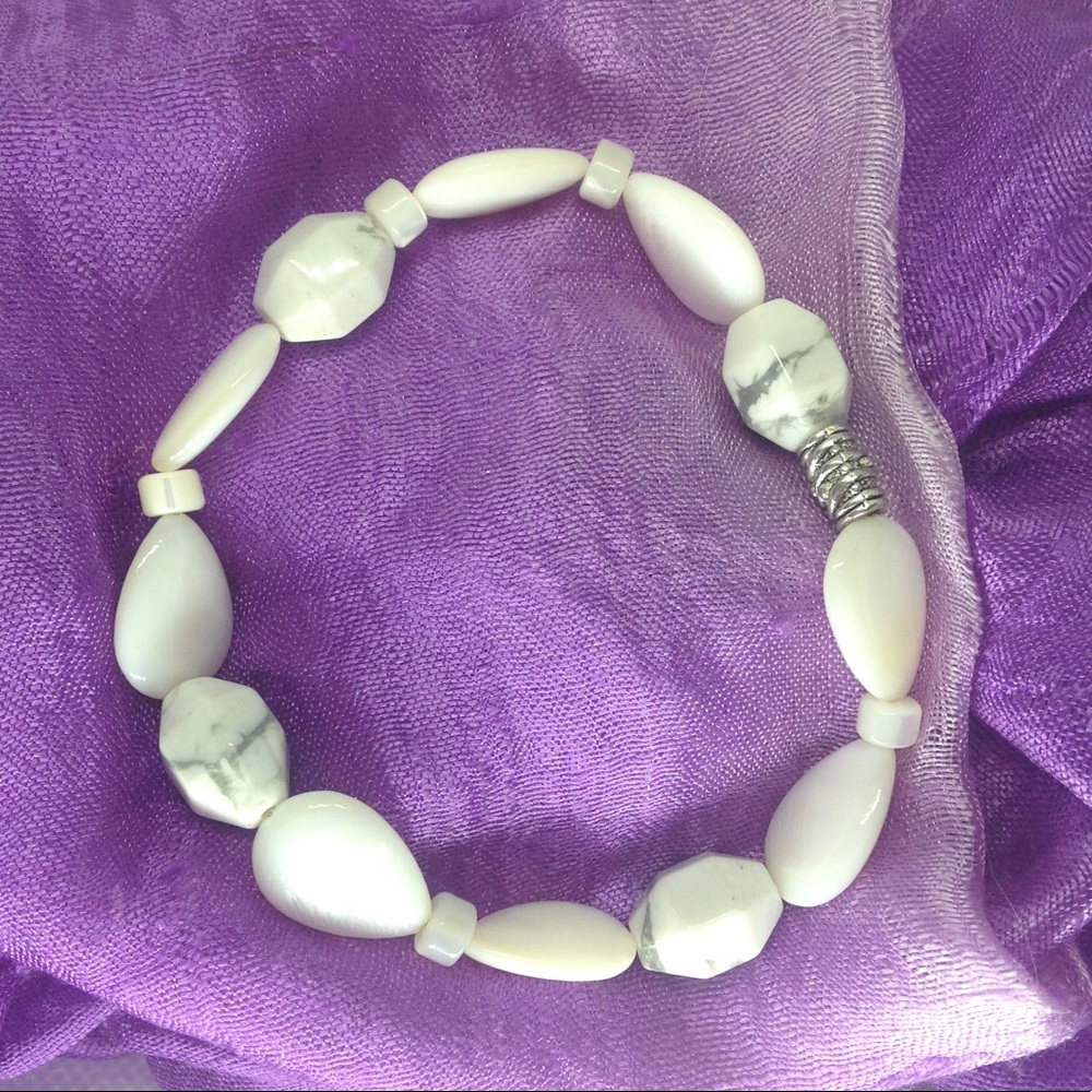 Mother of Pearl & White Howlite Stretch Bracelet